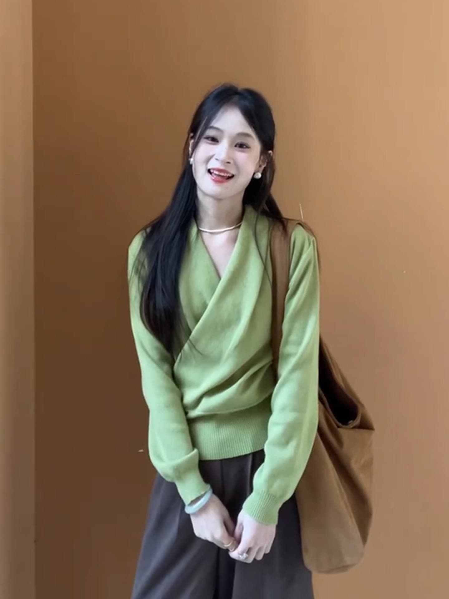 있음 도착 십자가 V넥 긴팔 니트 기본 셔츠 여성 가을 겨울 디자인 센스 아름다운 인사이드 가져 가라. 쇼트 스타일 작은 맨위 상세 이미지 3