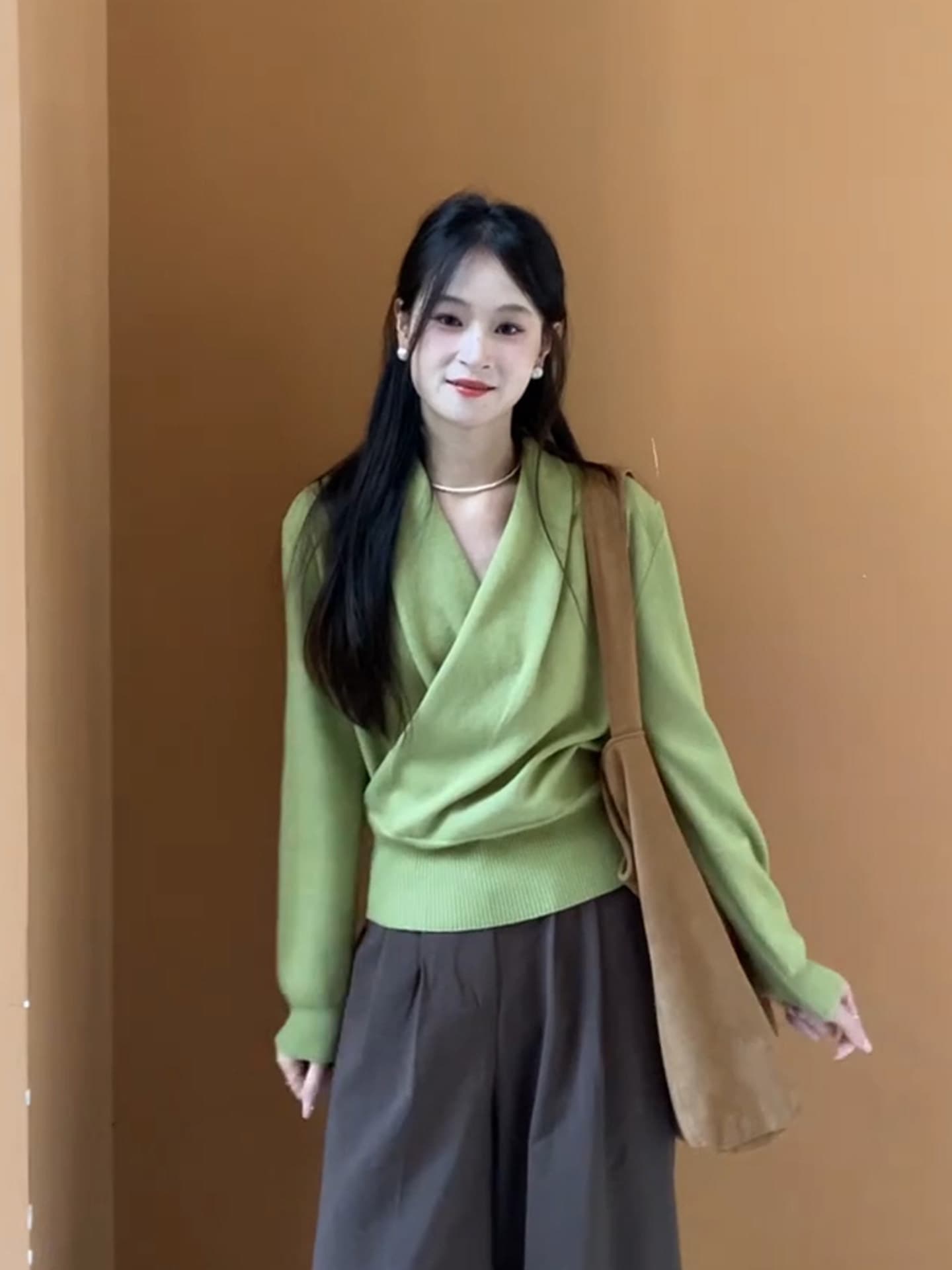 있음 도착 십자가 V넥 긴팔 니트 기본 셔츠 여성 가을 겨울 디자인 센스 아름다운 인사이드 가져 가라. 쇼트 스타일 작은 맨위 상세 이미지 4