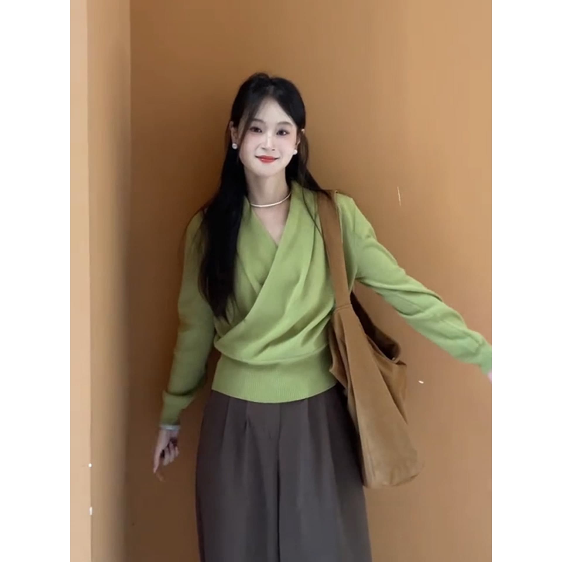 있음 도착 십자가 V넥 긴팔 니트 기본 셔츠 여성 가을 겨울 디자인 센스 아름다운 인사이드 가져 가라. 쇼트 스타일 작은 맨위 상세 이미지 7