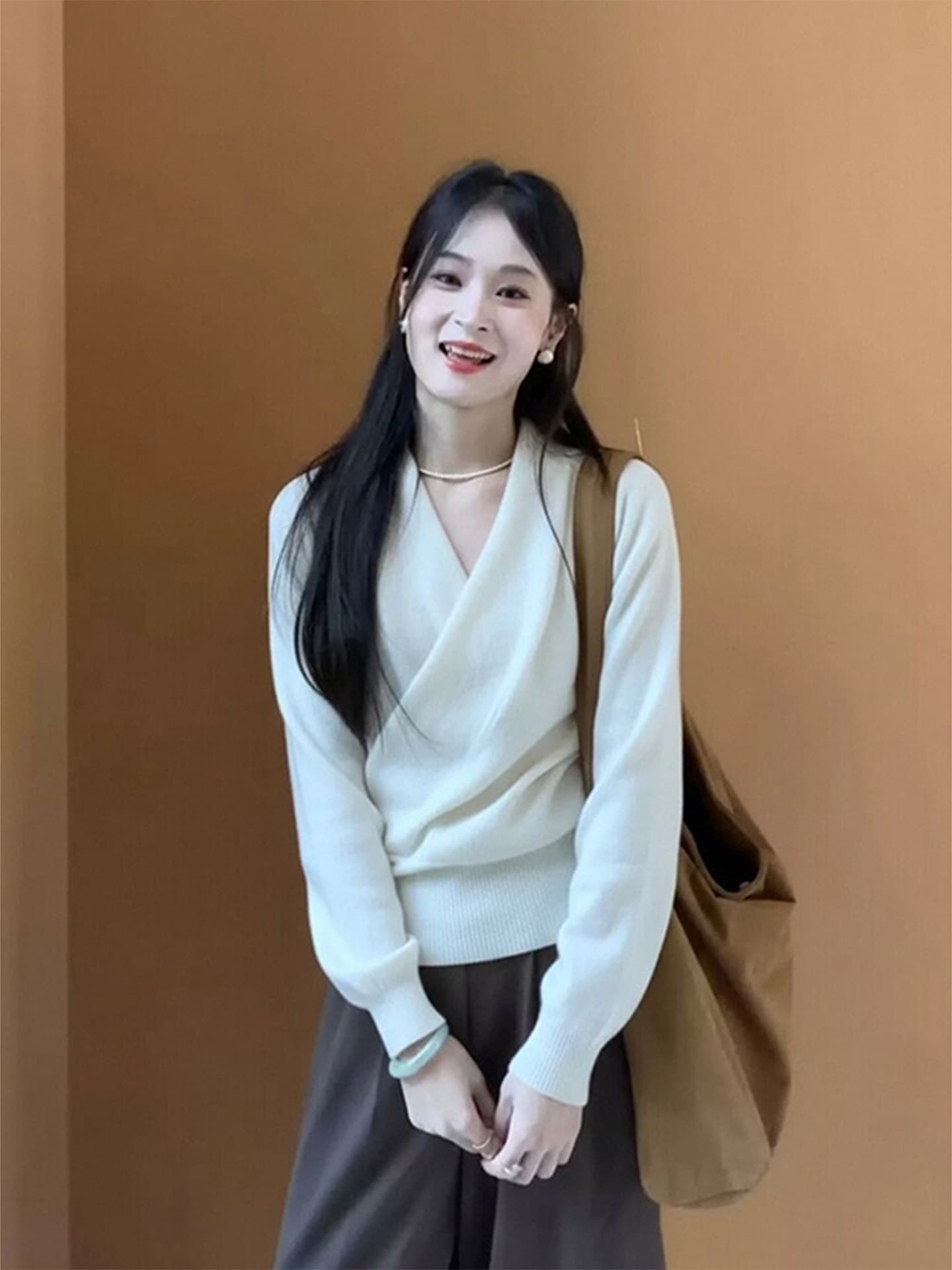있음 도착 십자가 V넥 긴팔 니트 기본 셔츠 여성 가을 겨울 디자인 센스 아름다운 인사이드 가져 가라. 쇼트 스타일 작은 맨위 상세 이미지 9