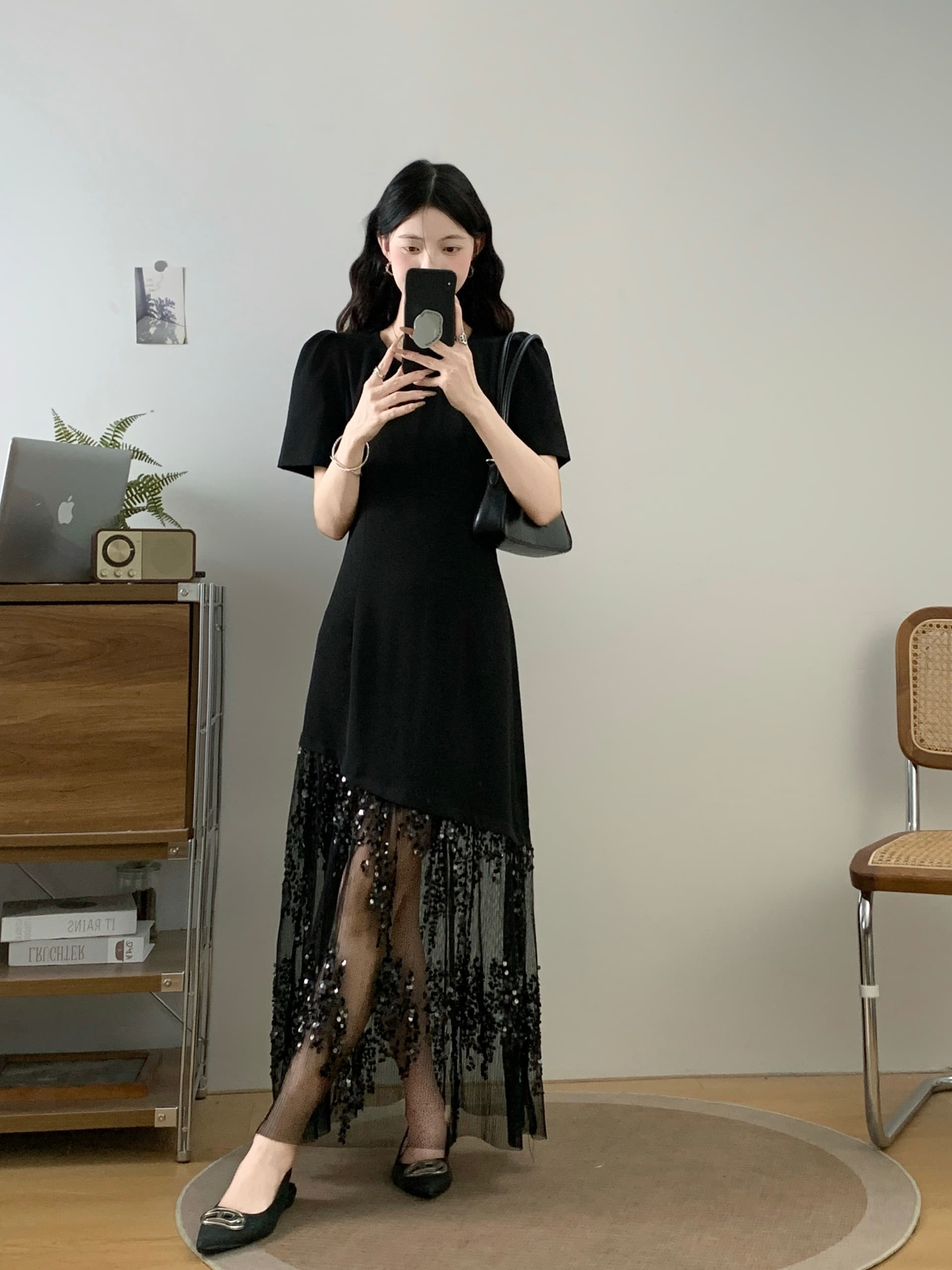 실사 빅 사이즈 여성 의류 2026 여름 새로운 프랑스식 빛 럭셔리 스팽글 패치워크 망사 몸매 가꾸기 슬림해 보이는 드레스 이미지 3