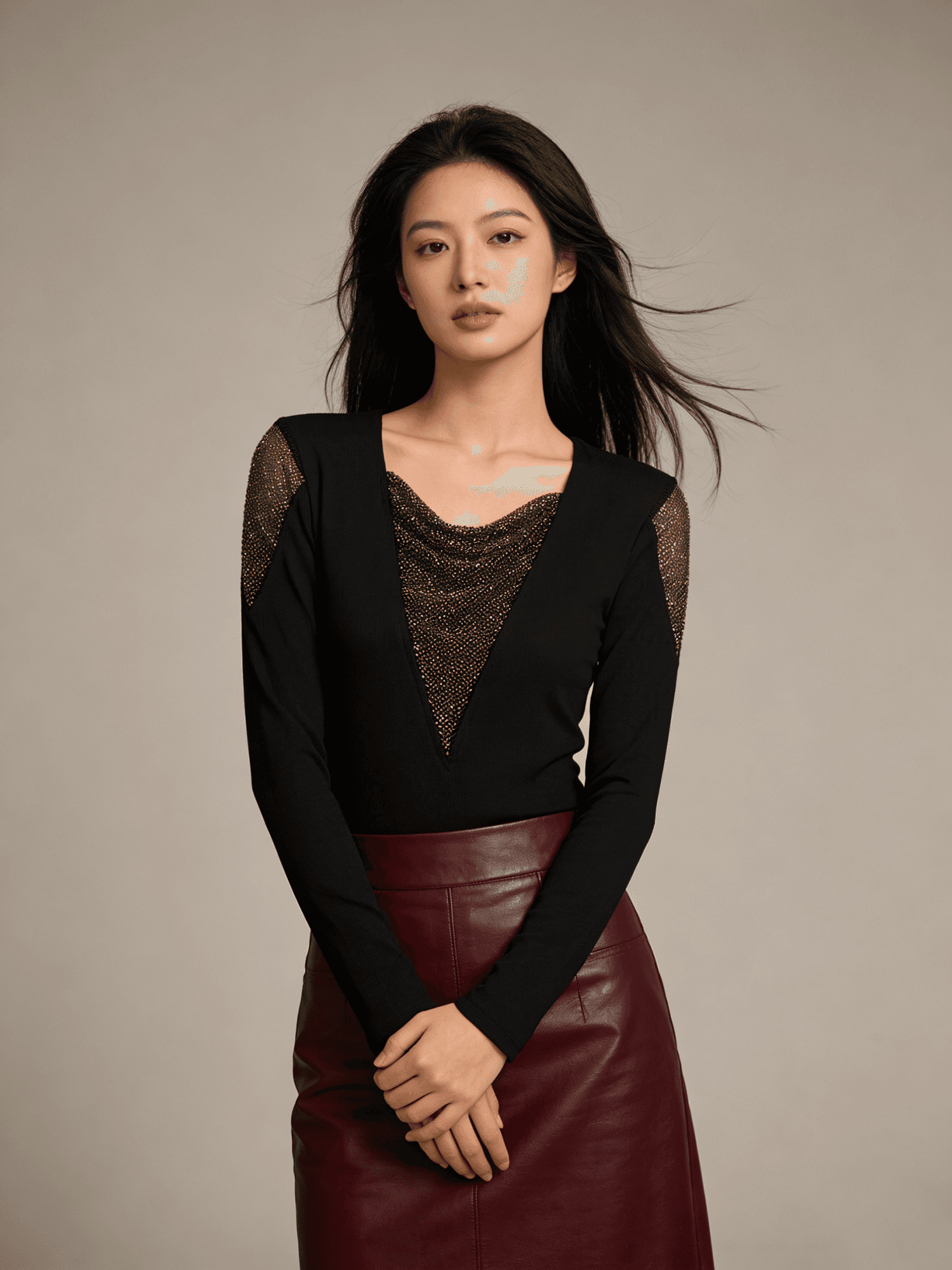 봄 새로운 Chic V넥 다이아몬드 세팅 몸매 가꾸기 슬림해 보이는 디자인 센스 빛 럭셔리 여성 셔츠 티셔츠 패션 작은 셔츠 m-3xl 상세 이미지 1