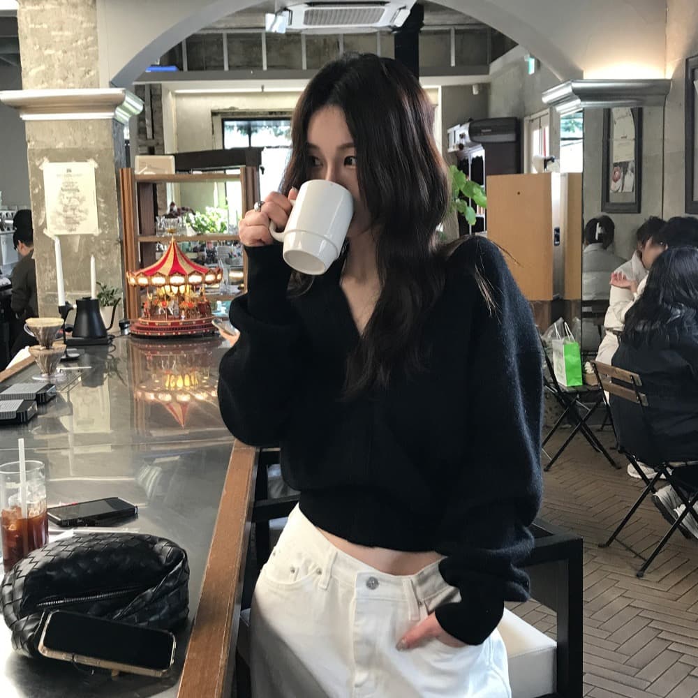 재고 있음 chic 한국 작은 대중 디자인 센스 미니멀리즘 V넥 빛 요리 한 다용도 행침 목 둘 착용 오프숄더 니트 스웨터 여성 이미지 4
