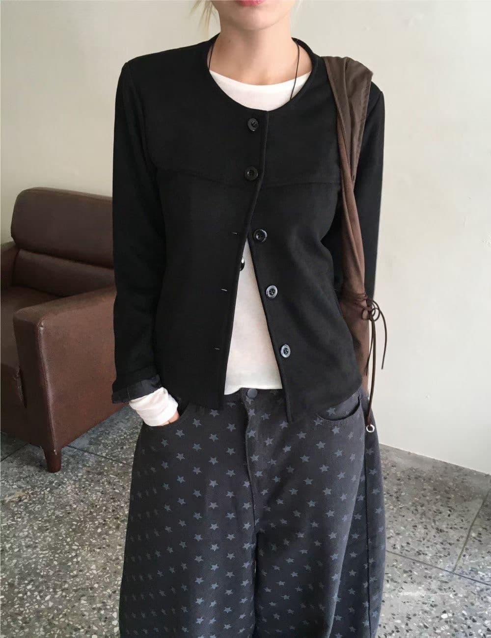 있음 밖으로 2026 한국 동대문 가을 겨울 작은 대중 다용도 레트로 디자인 센스 스웨이드 원단 슬림해 보이는 재킷 상세 이미지 5
