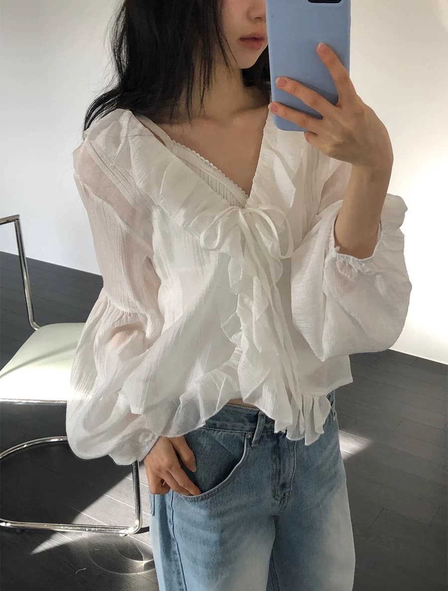 재고 있음 chic 가벼움 시스루 프릴 V넥 레이스 업 셔츠 상세 이미지 4