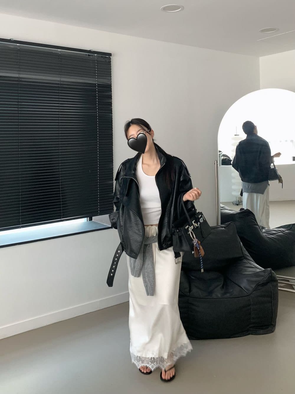 재고 있음 chic 스트레이트 레이스 조각 새틴 반신 스커트 상세 이미지 9