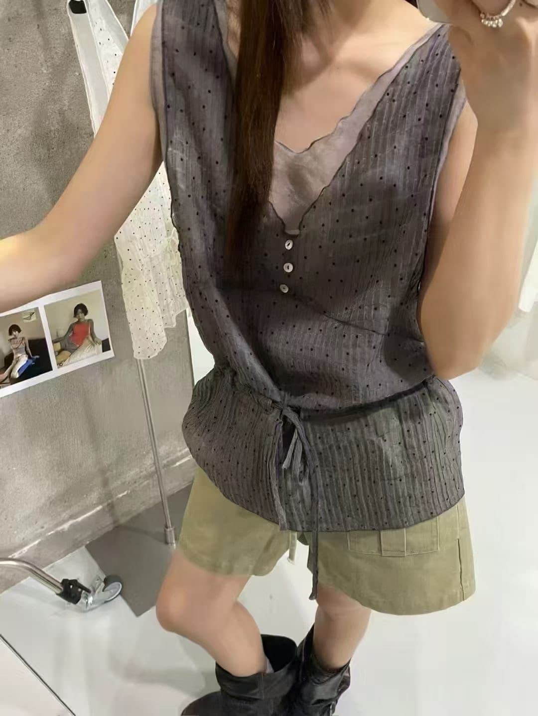 chic 한 부서 디자인 센스 슬림해 보이는 페이크 레이어드 도트 무늬 조끼 작은 셔츠 여성 재고 있음 이미지 2