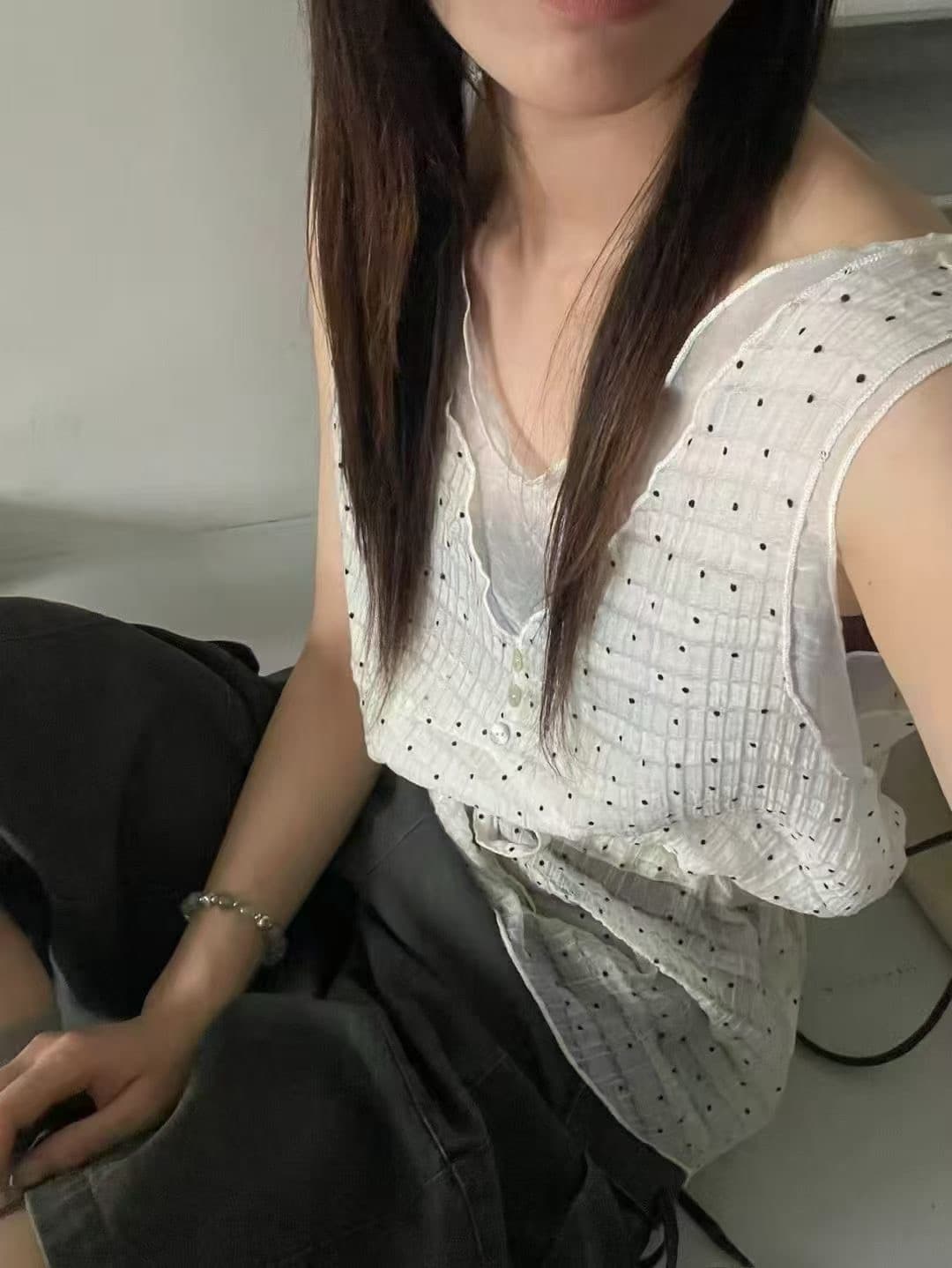 chic 한 부서 디자인 센스 슬림해 보이는 페이크 레이어드 도트 무늬 조끼 작은 셔츠 여성 재고 있음 상세 이미지 8