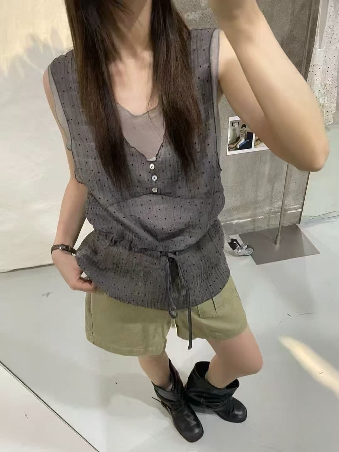 chic 한 부서 디자인 센스 슬림해 보이는 페이크 레이어드 도트 무늬 조끼 작은 셔츠 여성 재고 있음 상세 이미지 11