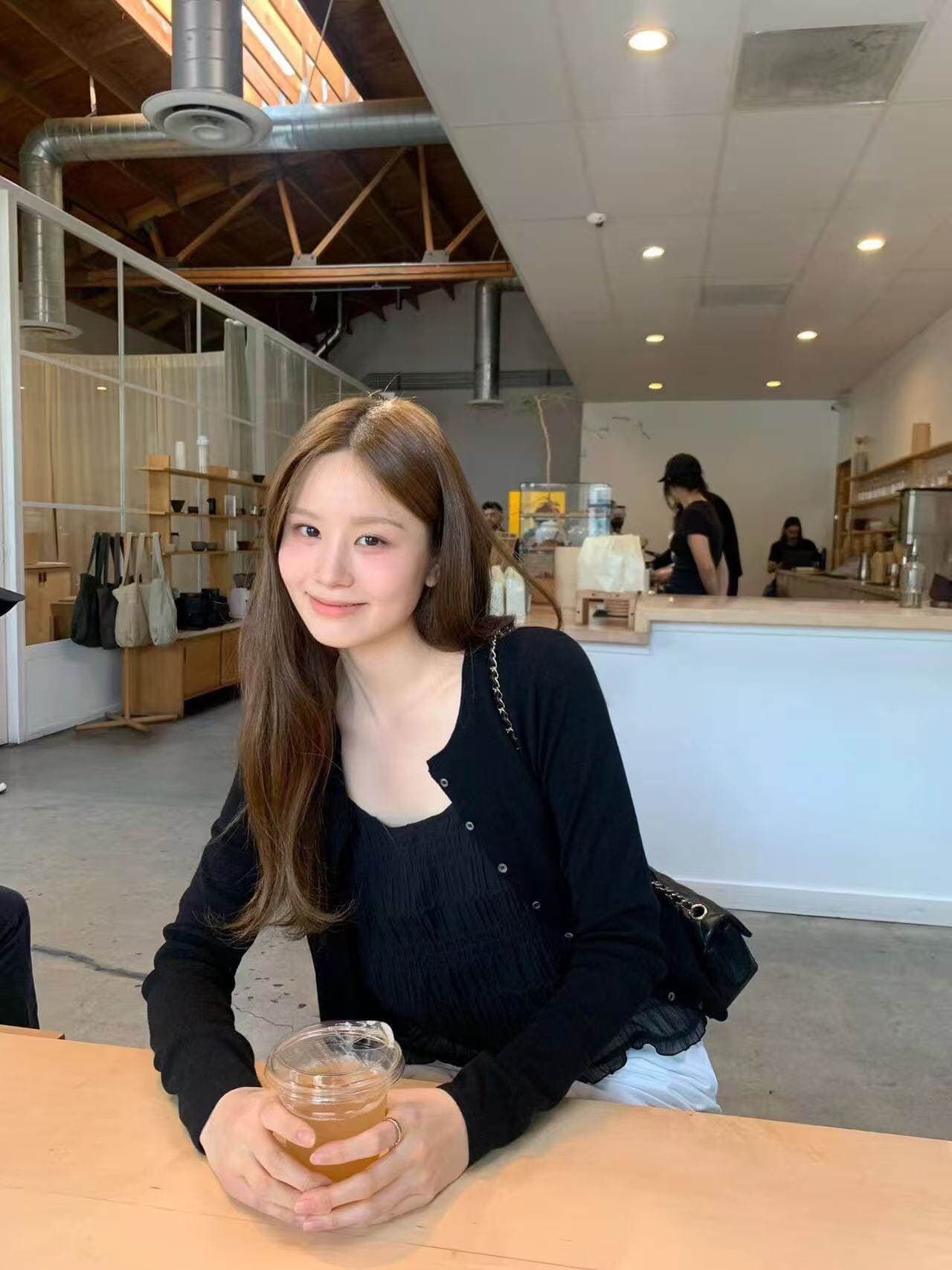 재고 있음 chic 부드러운 바람 주름 쇼트 스타일 캐미솔 프랑스식 품격 슬림해 보이는 인사이드 잡아라. 의류 상세 이미지 6