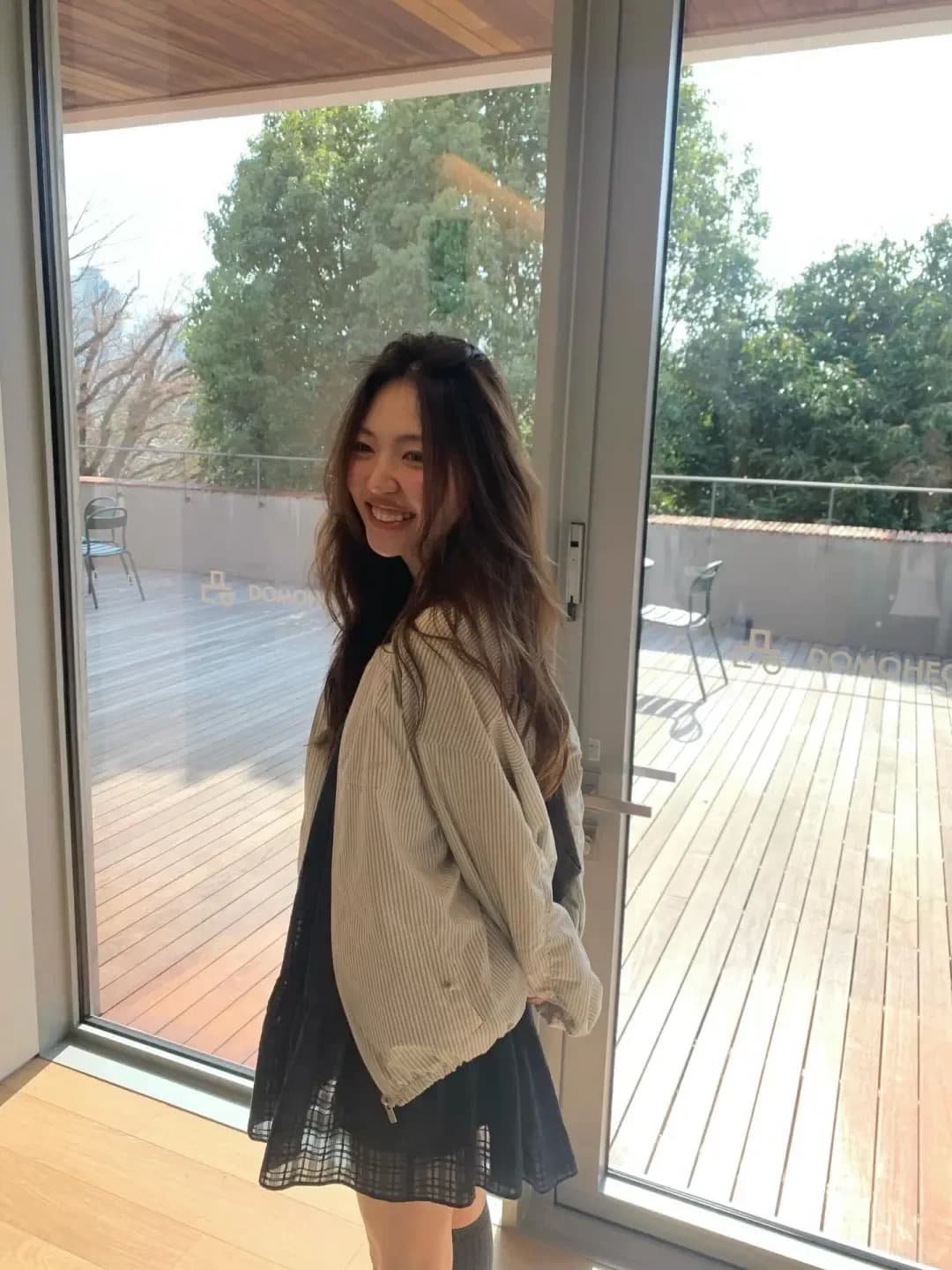 재고 있음 chic 단색 품격 슬림해 보이는 다용도 레이스 슬립 캐주얼 드레스 상세 이미지 8