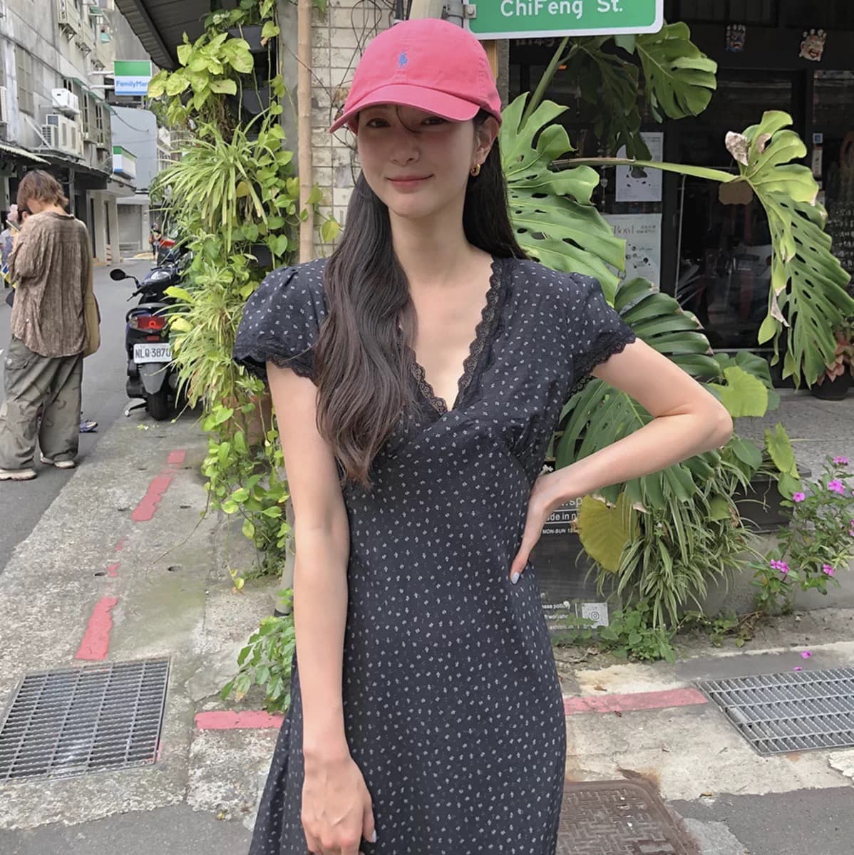 chic 한국 레이스 V넥 레이스업 허리 검정색 꽃무늬 롱 스커트 드레스 상세 이미지 1