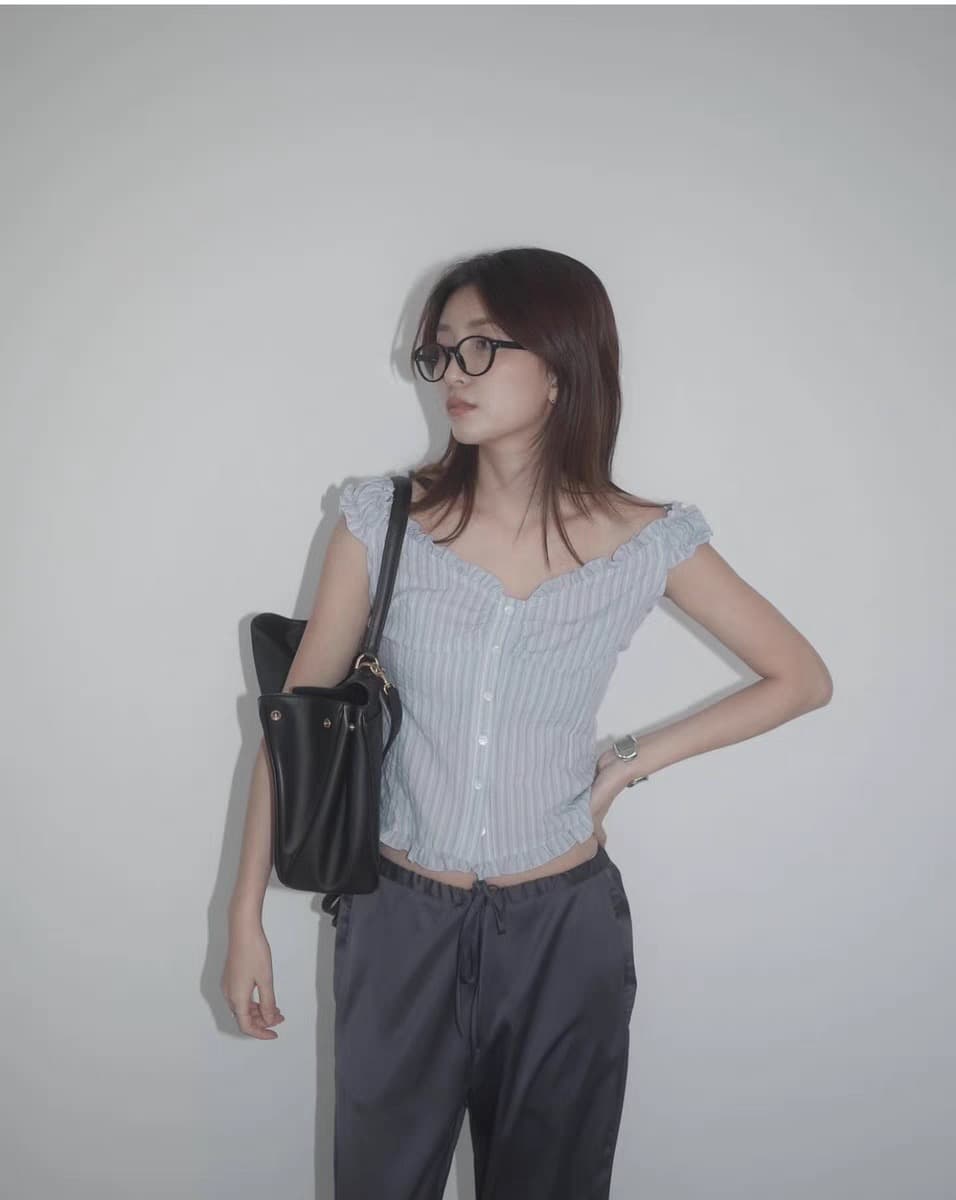 재고 있음 chic 부드러운 Pleat 측면 상쾌 블루 스트라이프 수 있습니다. 오프숄더 둘 착용 셔츠 상세 이미지 7