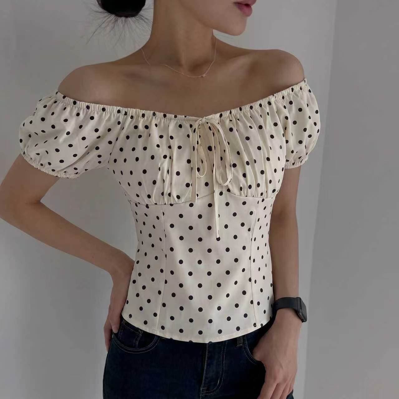 재고 있음 chic 광장 칼라 도트 무늬 슬림해 보이는 캐주얼 프랑스식 캐주얼 반팔 맨위 상세 이미지 1