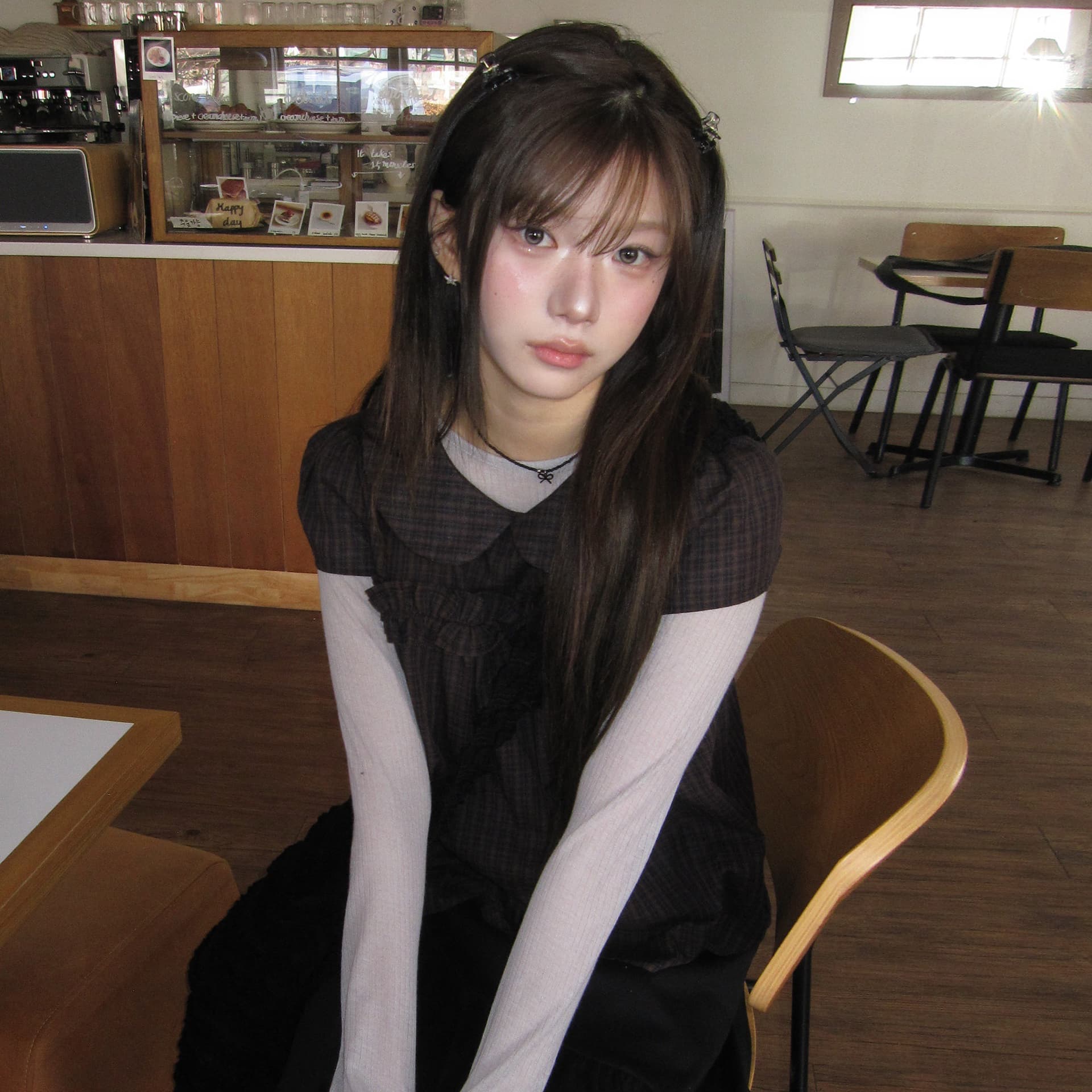 재고 있음 레트로 레이스 베이비 칼라 반팔 맨위 루즈핏 슬림해 보이는 격자 무늬 셔츠 상세 이미지 5