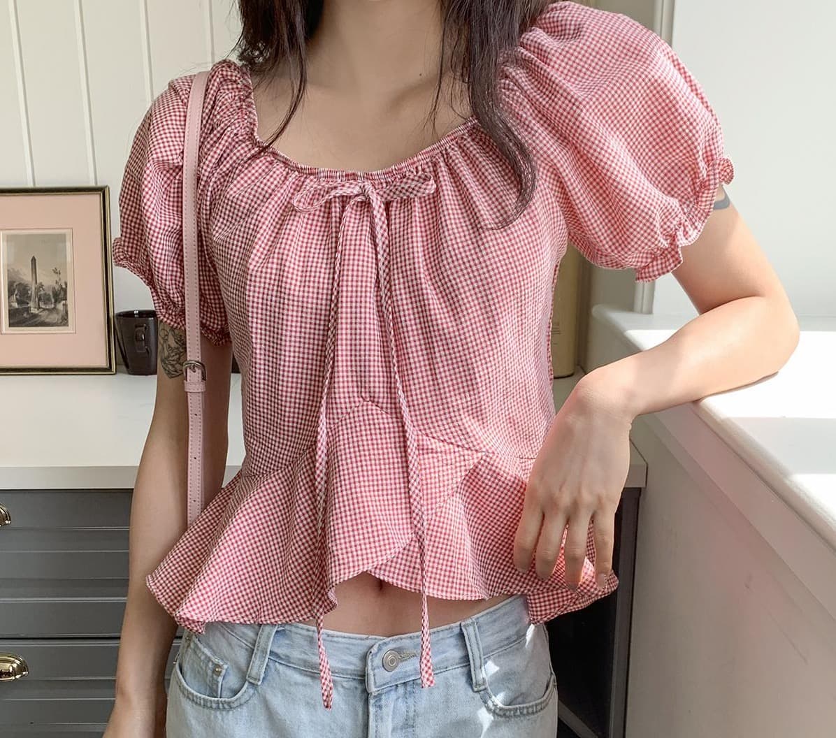 재고 있음 여름 한 바람 디자인 센스 오프숄더 레이스업 거품 소매 체크무늬 프릴 반팔 셔츠 상세 이미지 4