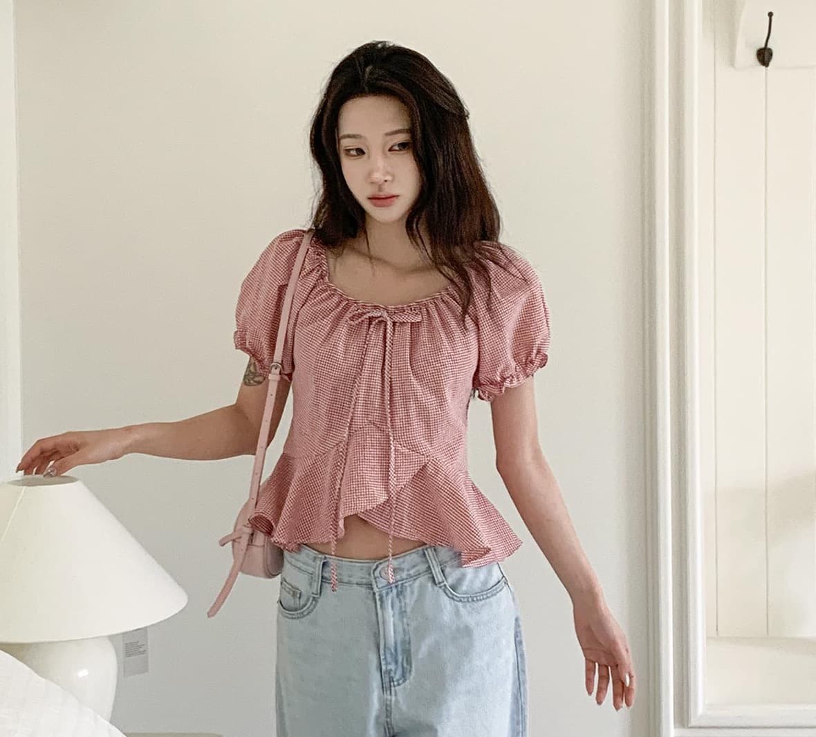 재고 있음 여름 한 바람 디자인 센스 오프숄더 레이스업 거품 소매 체크무늬 프릴 반팔 셔츠 상세 이미지 13