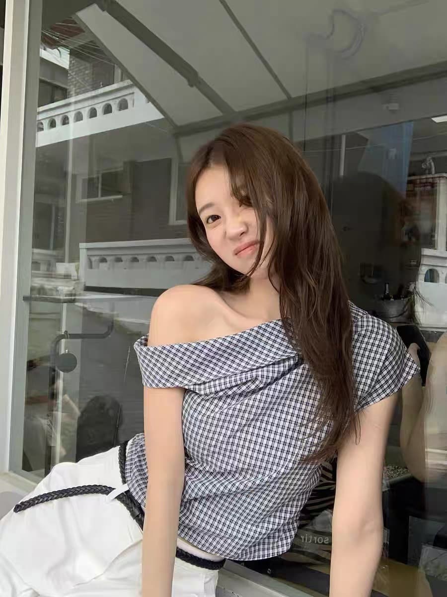 있음 창고 한국 여름 섹션 비대칭 비스듬한 어깨 칼라 디자인 품격 체크무늬 셔츠 상세 이미지 1