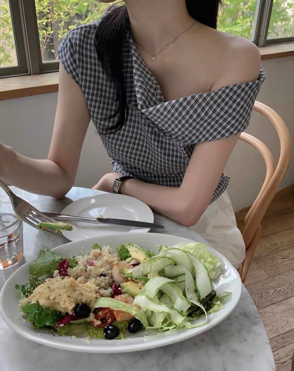 있음 창고 한국 여름 섹션 비대칭 비스듬한 어깨 칼라 디자인 품격 체크무늬 셔츠 상세 이미지 2