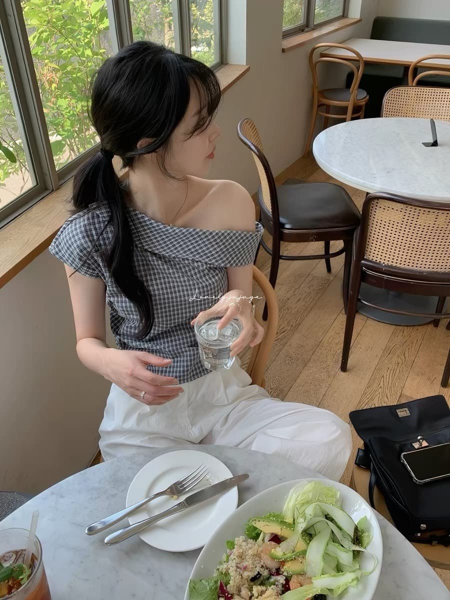 있음 창고 한국 여름 섹션 비대칭 비스듬한 어깨 칼라 디자인 품격 체크무늬 셔츠 상세 이미지 4
