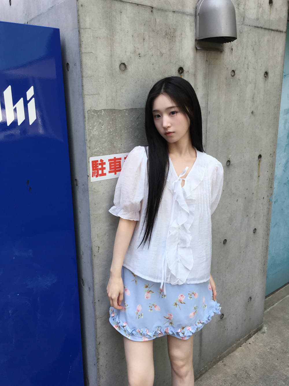 2026 여름 프릴 폴로 칼라 화이트 반팔 셔츠 상세 이미지 9