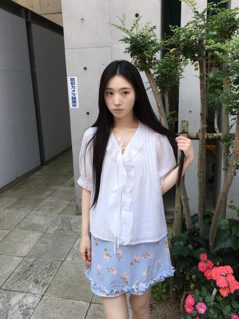 2026 여름 프릴 폴로 칼라 화이트 반팔 셔츠 상세 이미지 13