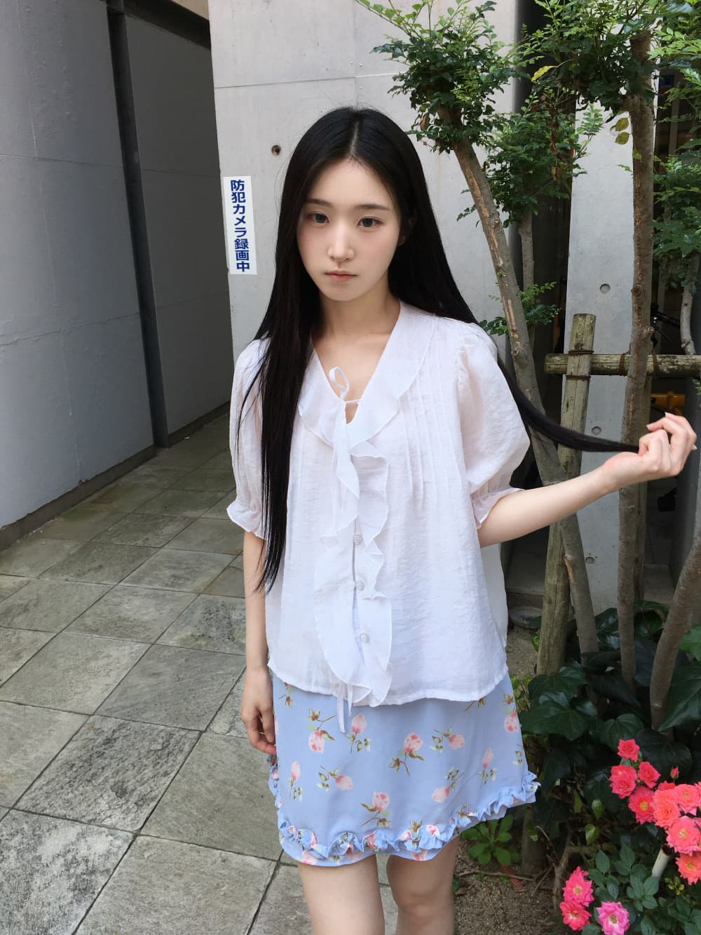 2026 여름 프릴 폴로 칼라 화이트 반팔 셔츠 상세 이미지 15