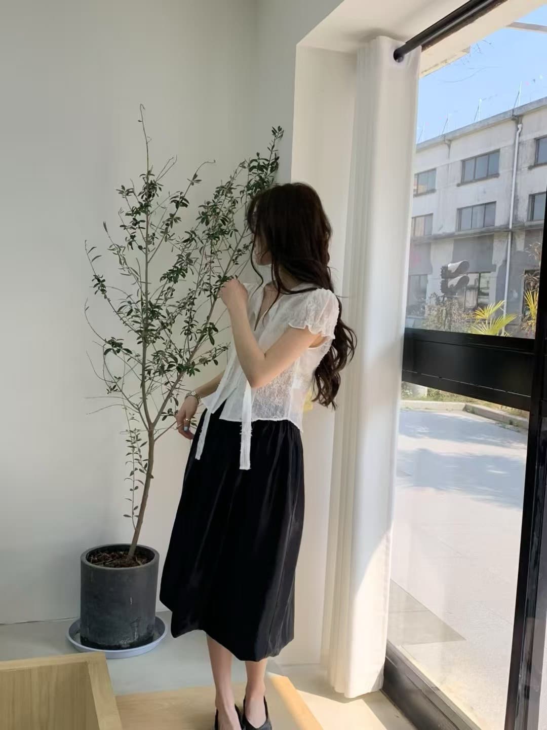 2025 여름 화이트 허리 수축 슬림해 보이는 거품 소매 레이스업 작은 셔츠 상세 이미지 2