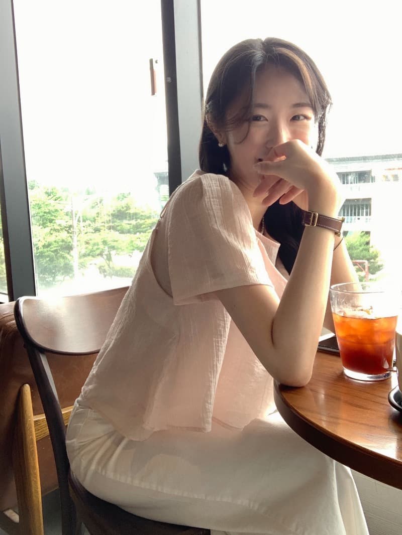 있음 선적 프랑스식 부드러운 바람 라운드 넥 스택 착용 디자인 투피스 세트 거품 소매 질감 센스 쉬폰 톱 상세 이미지 4