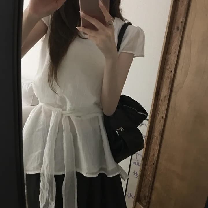 재고 있음 chic 동대문 새로운 미니멀리즘 불규칙 허리 수축 슬림해 보이는 라운드 넥 쉬폰 블라우스 상세 이미지 3