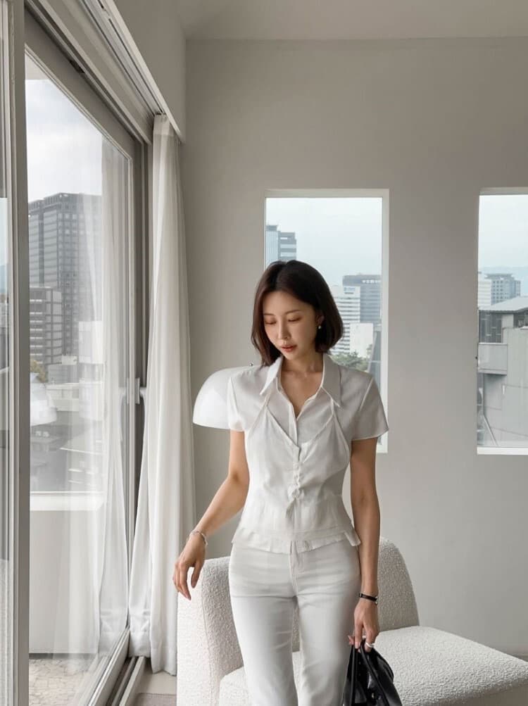 재고 있음 2026 여름 다용도 폴로 칼라 레이스업 행침 목 슬립 페이크 레이어드 반팔 셔츠 상세 이미지 2