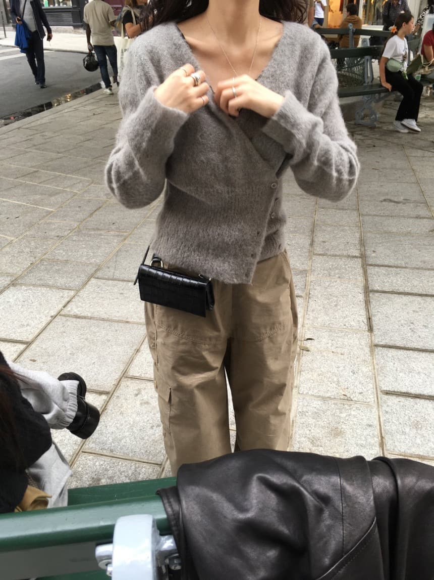 재고 있음 chic 가을 겨울 새로운 한 부서 디자인 센스 경 사진 단추 슬림해 보이는 니트 털 셔츠 상세 이미지 8