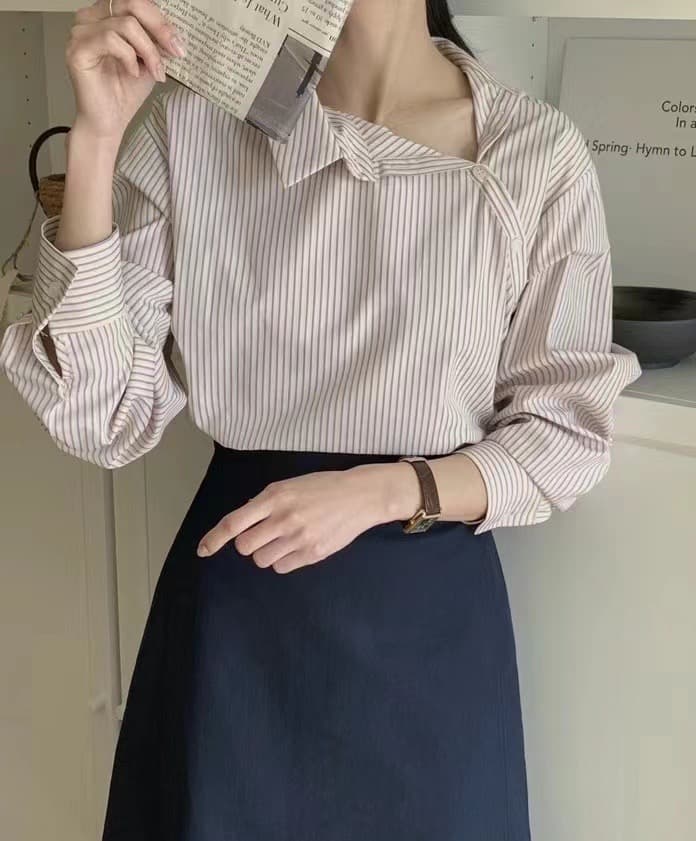 재고 있음 chic 한국 스타일 디자인 센스 Chic 폴로 칼라 불규칙 비스듬한 버클 스트라이프 긴팔 셔츠 이미지 2