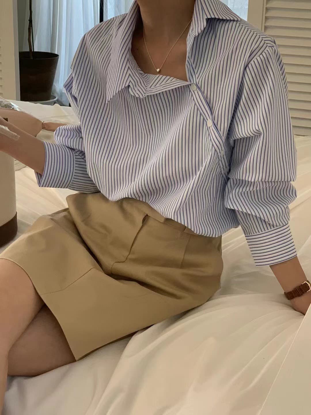 재고 있음 chic 한국 스타일 디자인 센스 Chic 폴로 칼라 불규칙 비스듬한 버클 스트라이프 긴팔 셔츠 상세 이미지 1