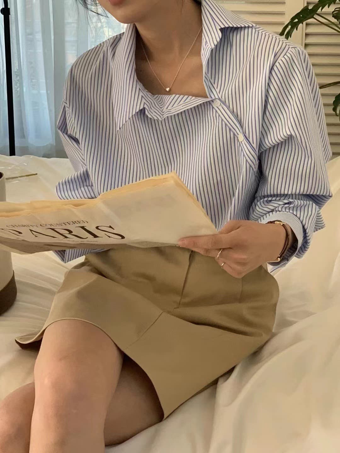 재고 있음 chic 한국 스타일 디자인 센스 Chic 폴로 칼라 불규칙 비스듬한 버클 스트라이프 긴팔 셔츠 상세 이미지 3