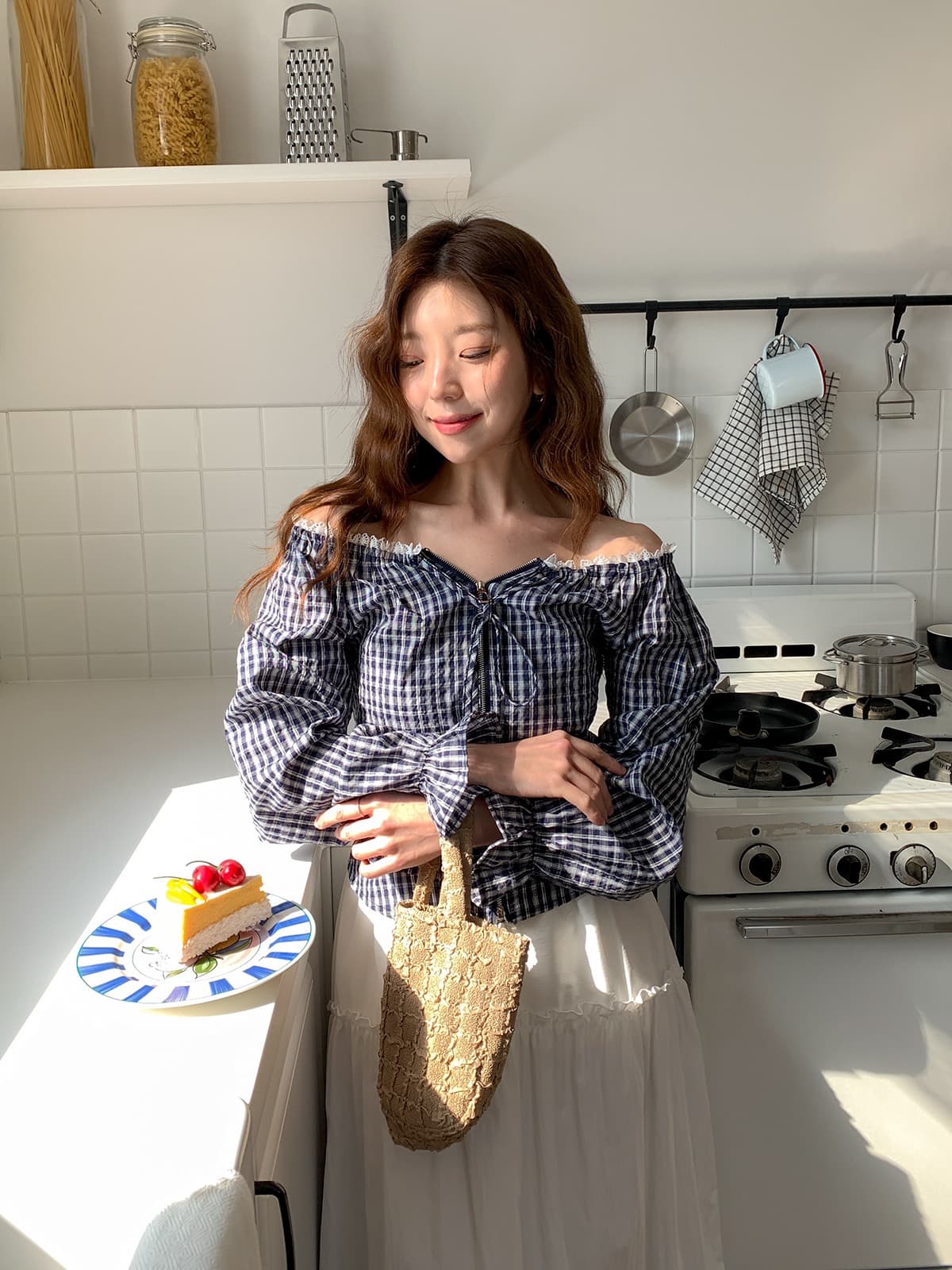 재고 있음 2026 디자인 센스 클래식 체크무늬 지퍼 나팔 소매 레이스 측면 순수한 욕망 바람 보트넥 셔츠 여성 상세 이미지 3