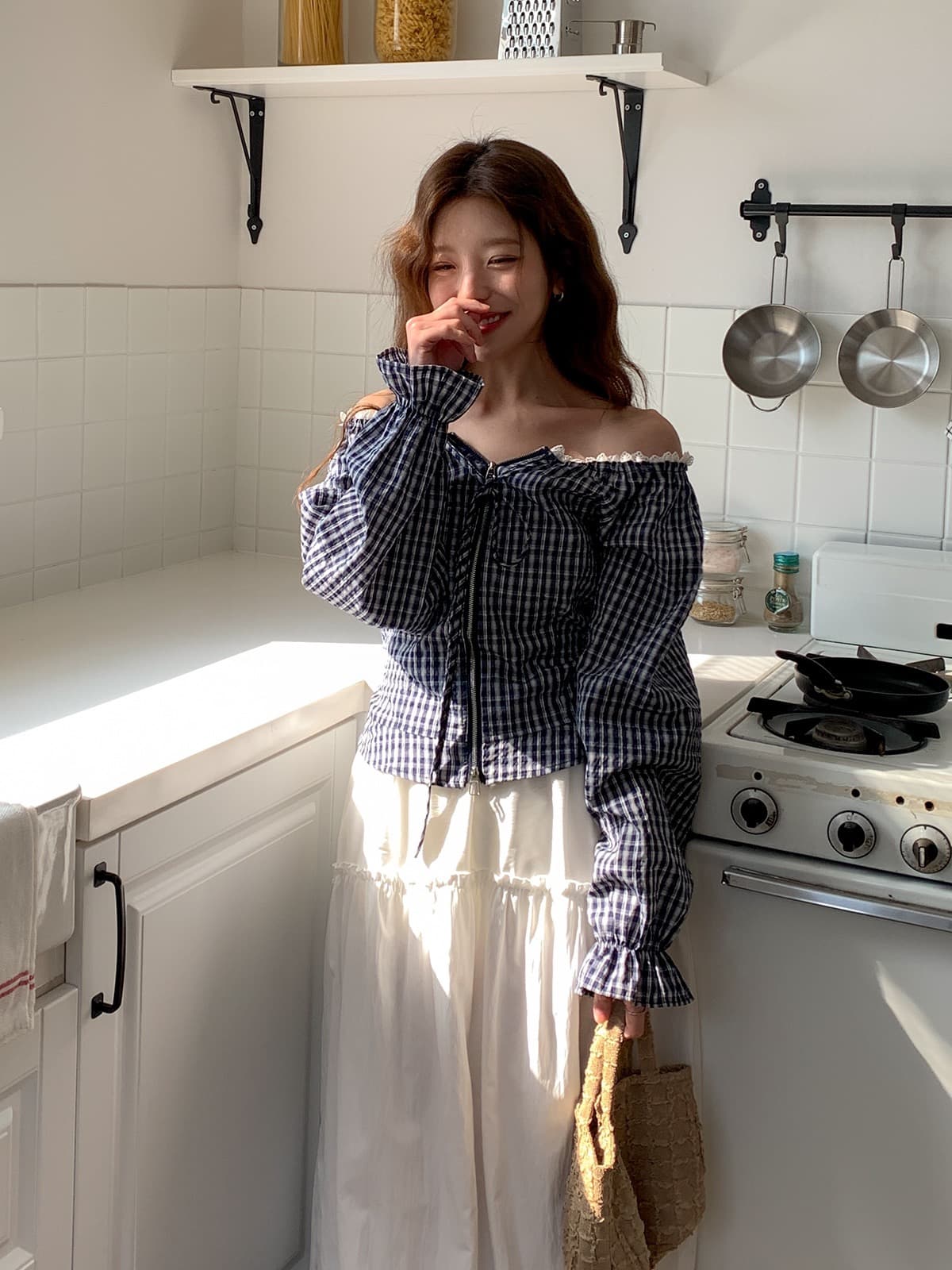 재고 있음 2026 디자인 센스 클래식 체크무늬 지퍼 나팔 소매 레이스 측면 순수한 욕망 바람 보트넥 셔츠 여성 상세 이미지 15