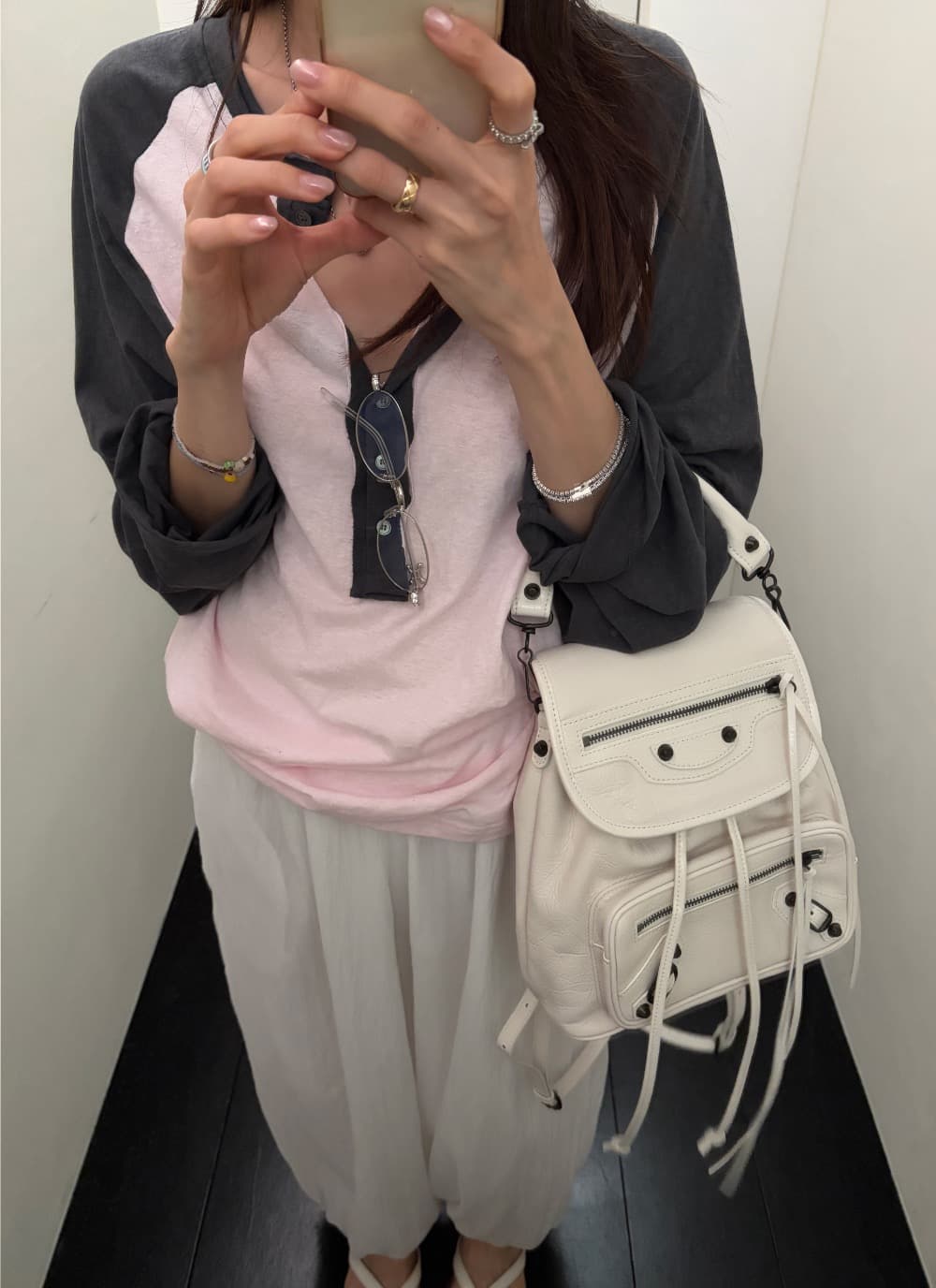 재고 있음 한국 동대문 느슨함 센스 느긋한 바람 얇은 스타일 배색 삽입 어깨 헨리 칼라 긴팔 티셔츠 여성 상세 이미지 9