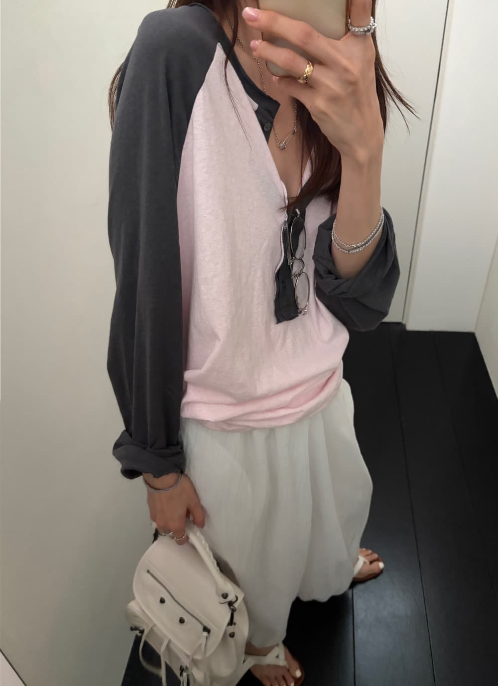 재고 있음 한국 동대문 느슨함 센스 느긋한 바람 얇은 스타일 배색 삽입 어깨 헨리 칼라 긴팔 티셔츠 여성 상세 이미지 11