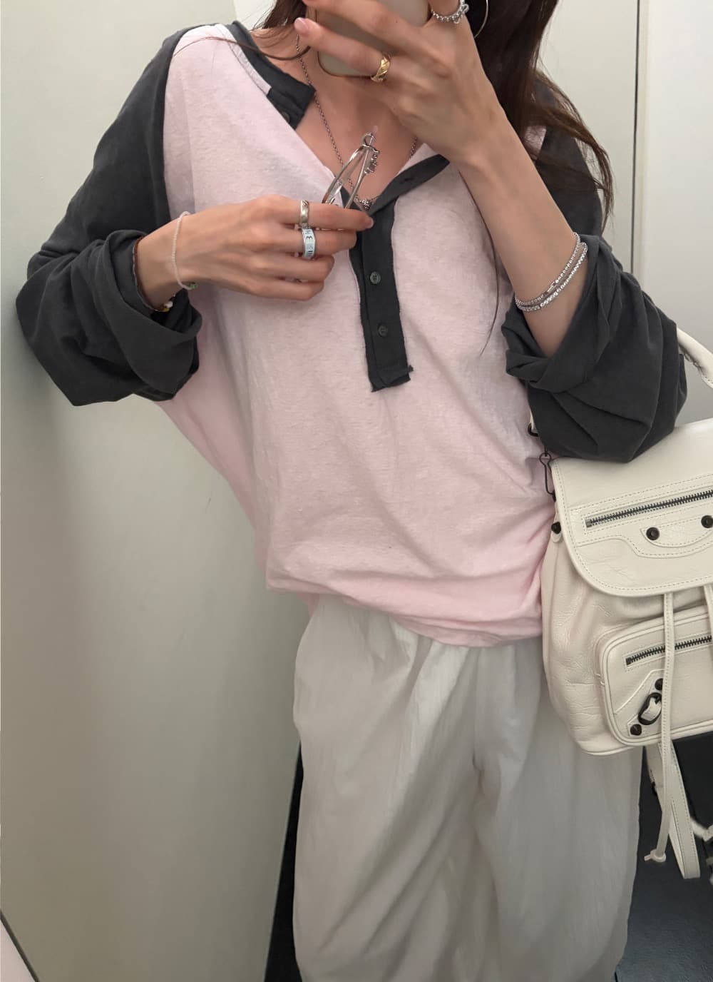 재고 있음 한국 동대문 느슨함 센스 느긋한 바람 얇은 스타일 배색 삽입 어깨 헨리 칼라 긴팔 티셔츠 여성 상세 이미지 14