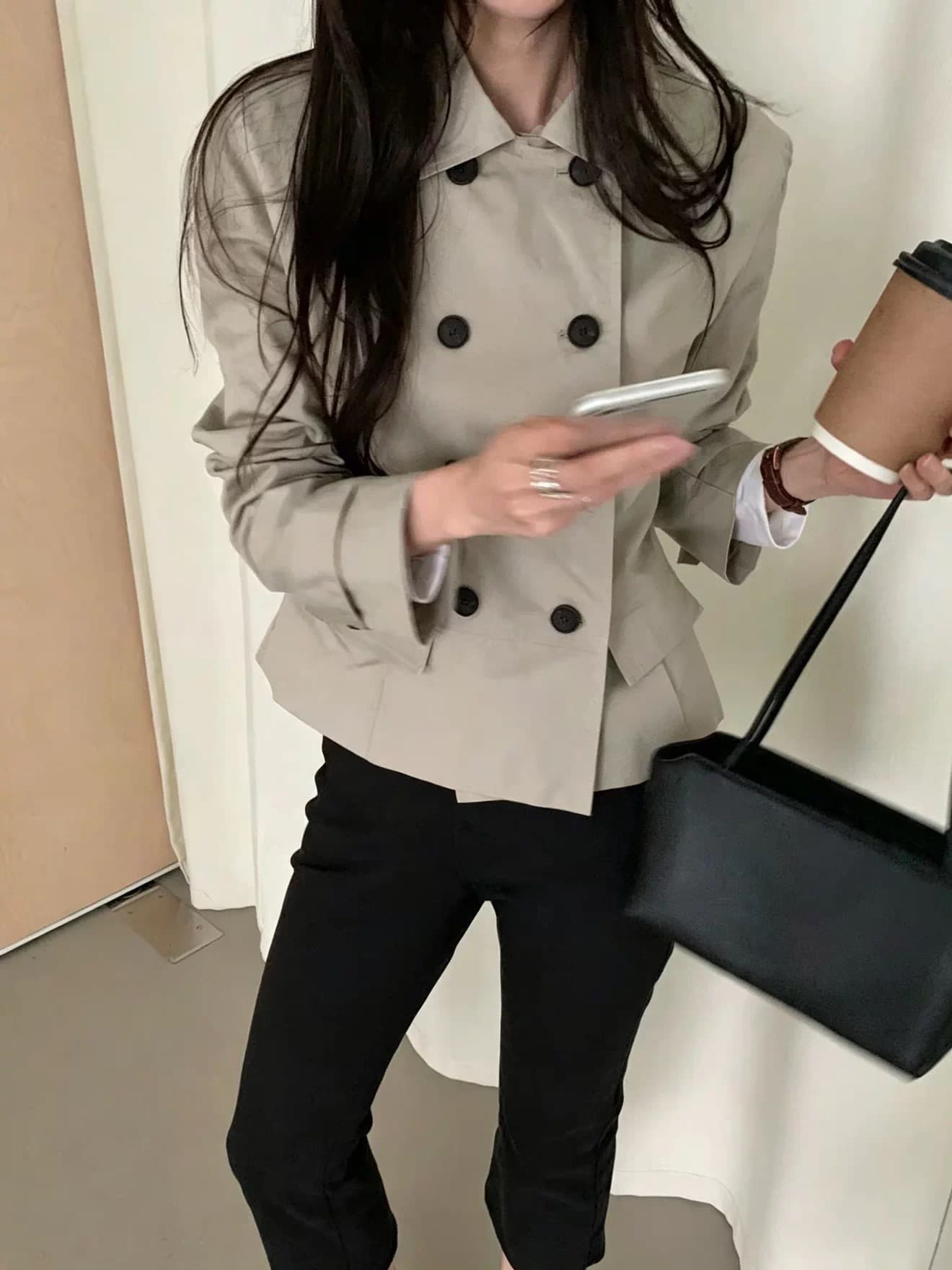 재고 있음 2026 새로운 긴팔 바람막이 이중 버튼 한국 스타일 폴로 칼라 가을 여성 의류 쇼트 스타일 베이지 색 상세 이미지 6