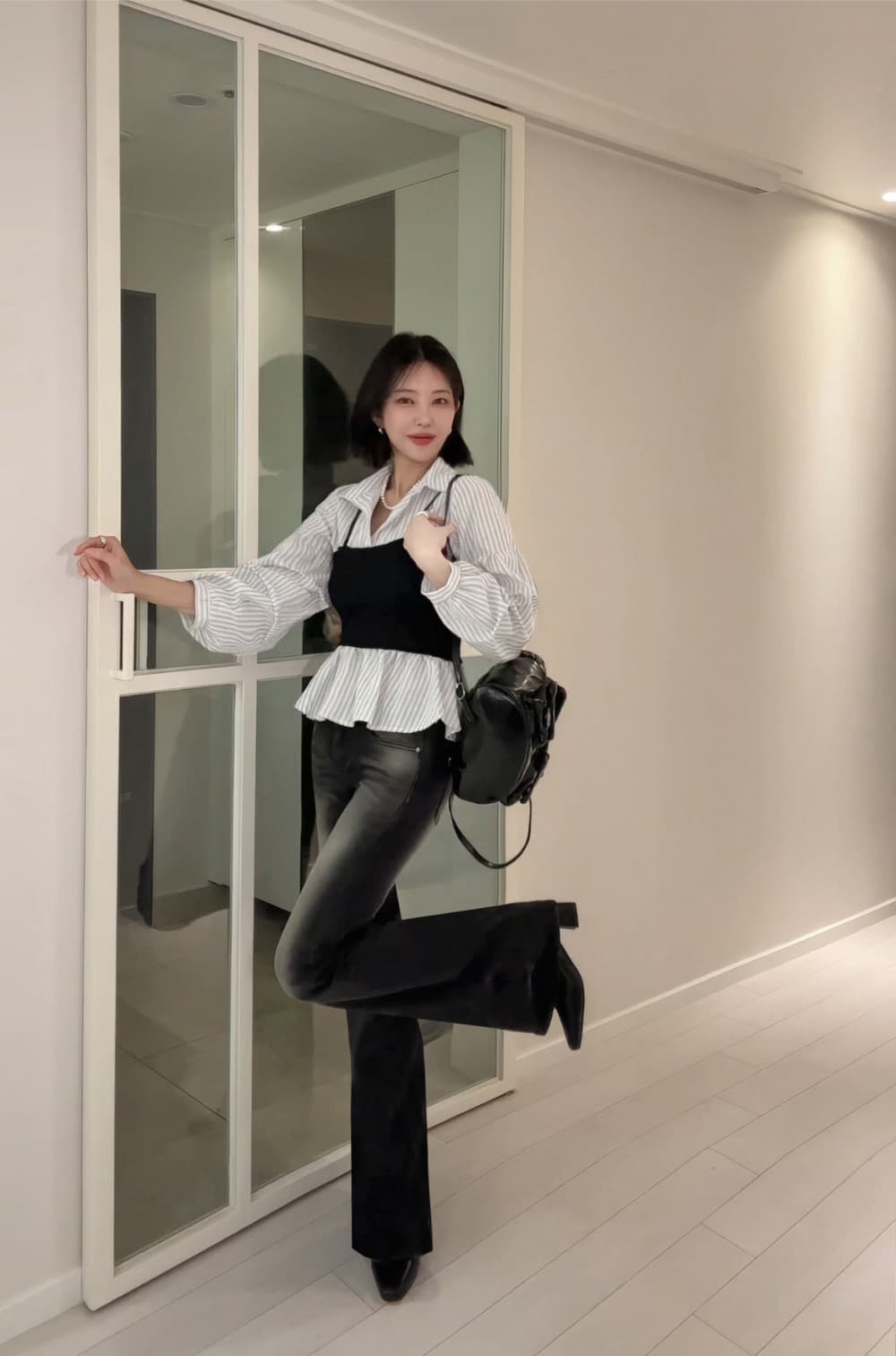 재고 있음 한국 스타일 스트라이프 허리 수축 슬림해 보이는 긴팔 디자인 센스 맨위 니트 패치워크 페이크 레이어드 여성 셔츠 상세 이미지 6