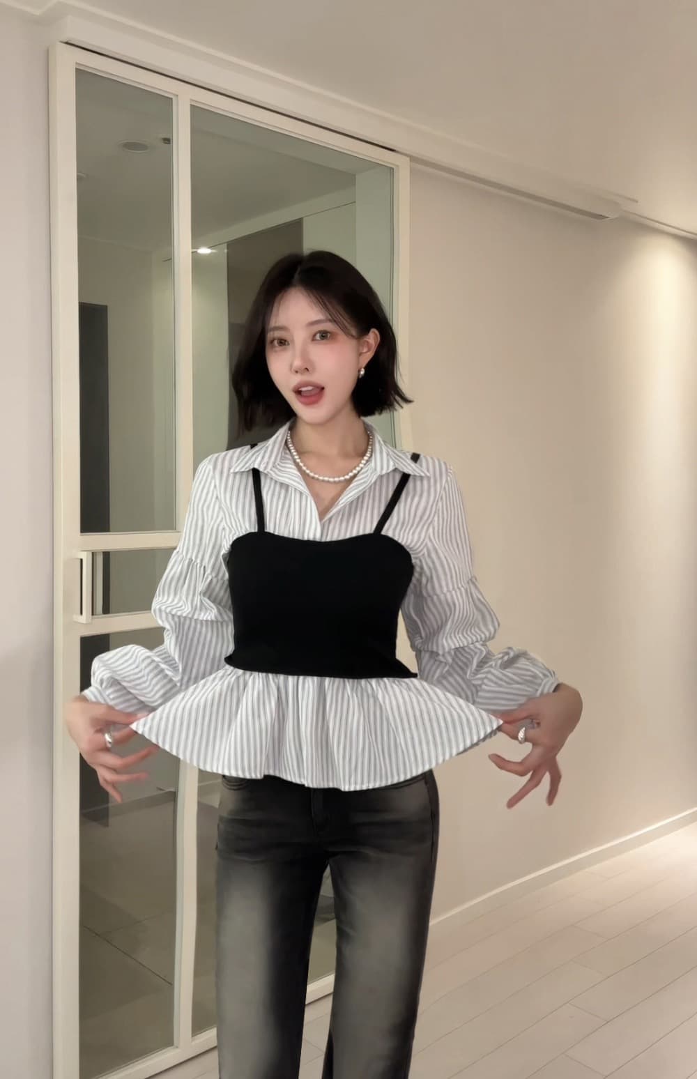 재고 있음 한국 스타일 스트라이프 허리 수축 슬림해 보이는 긴팔 디자인 센스 맨위 니트 패치워크 페이크 레이어드 여성 셔츠 상세 이미지 7