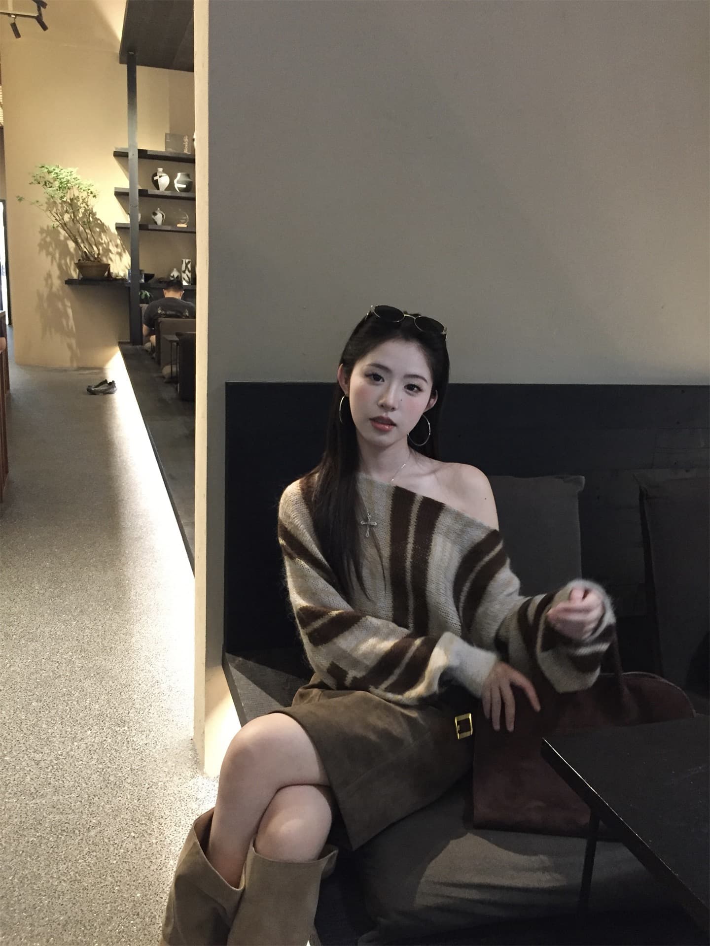 실사 정가 새로운 작은 대중 아니요 명중 섹션 비스듬한 어깨 스트라이프 긴팔 니트 스웨터 레트로 다용도 스웨이드 반 스커트 상세 이미지 12