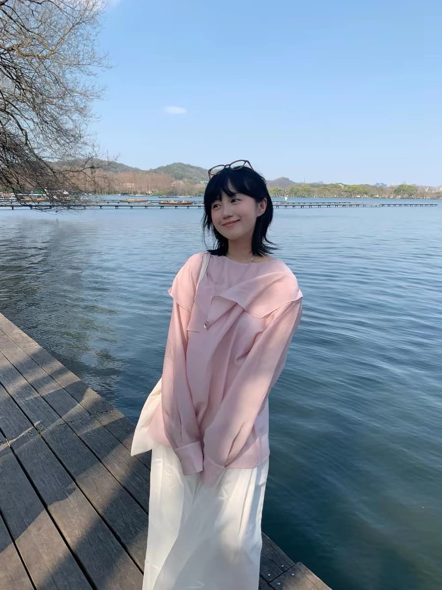 지금 재고 있음 r 비대칭 느슨한 잎 모델링 센스 뽕나무 누에 실크 혼방 맨위 여성 봄 느긋한 디자인 센스 안감 이미지 2