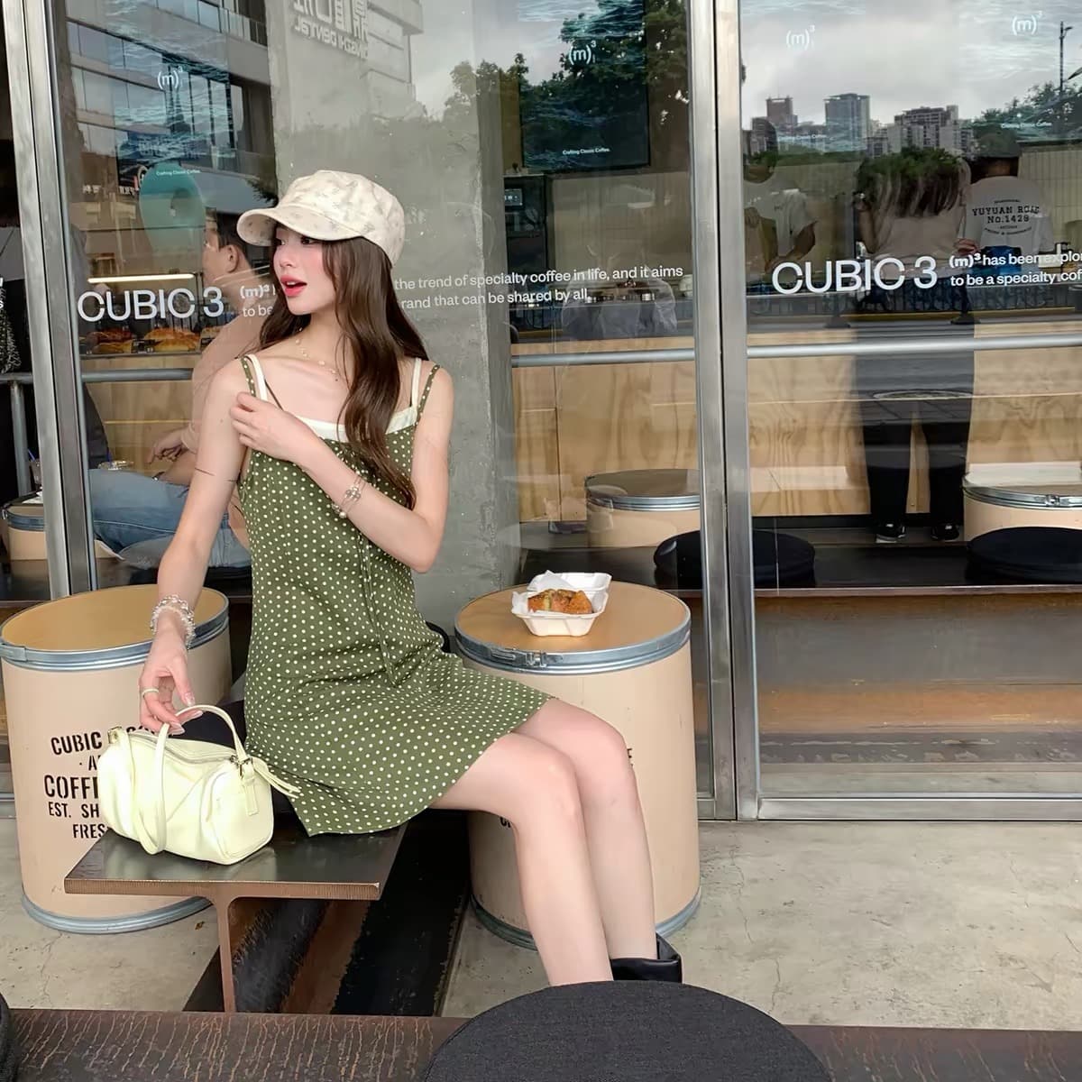달콤한 도움말 직접 만든 올리브 그린 도트 무늬 슬립 드레스 2026 광장 칼라 레이스업 허리 수축 한 마디 쇼트 스타일 차 휴식 드레스 이미지 5