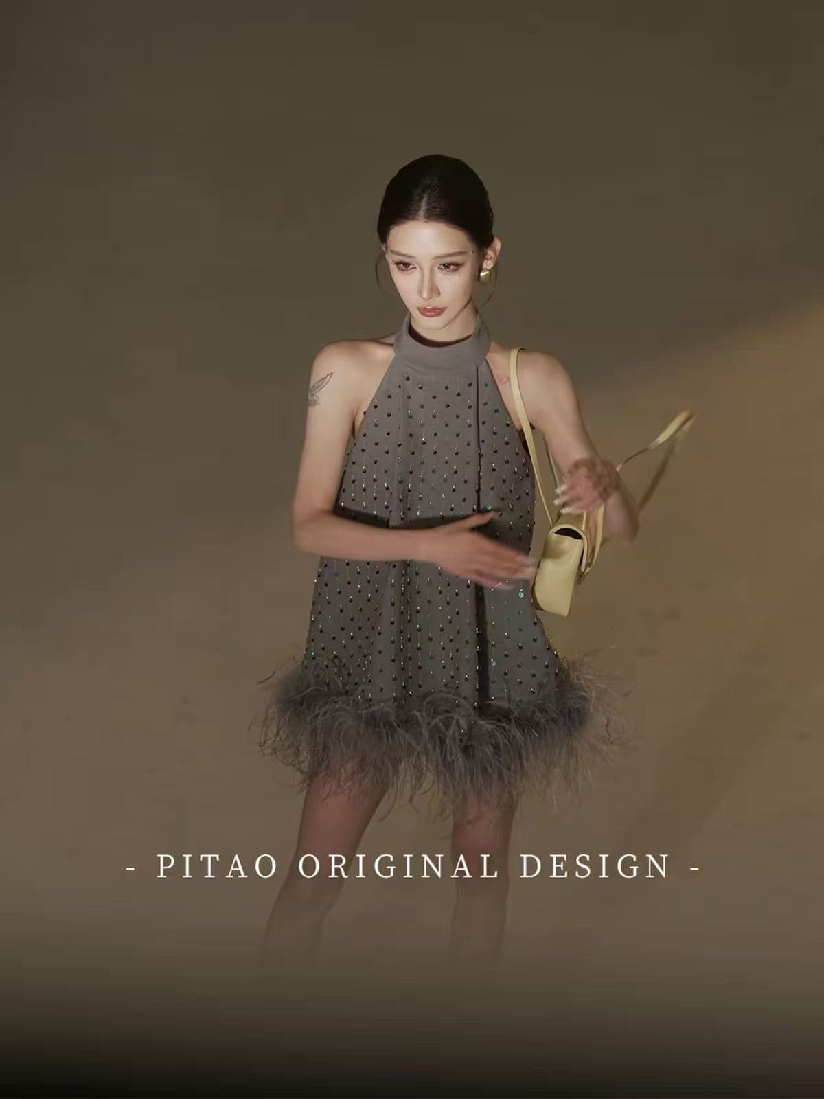 pitao 오리지널 회색 백조 여름 여성 의류 빛 럭셔리 천 골드 행침 목 스팽글 타조 털 예복 드레스 상세 이미지 4