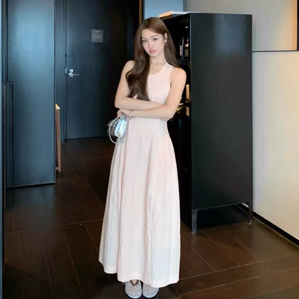 여름 홈 등 허리 홀로우 아웃 민소매 여성 드레스 얇은 스타일 2026 여름 요정 치마 해변가 휴가 핑크색 롱 스커트 이미지 5
