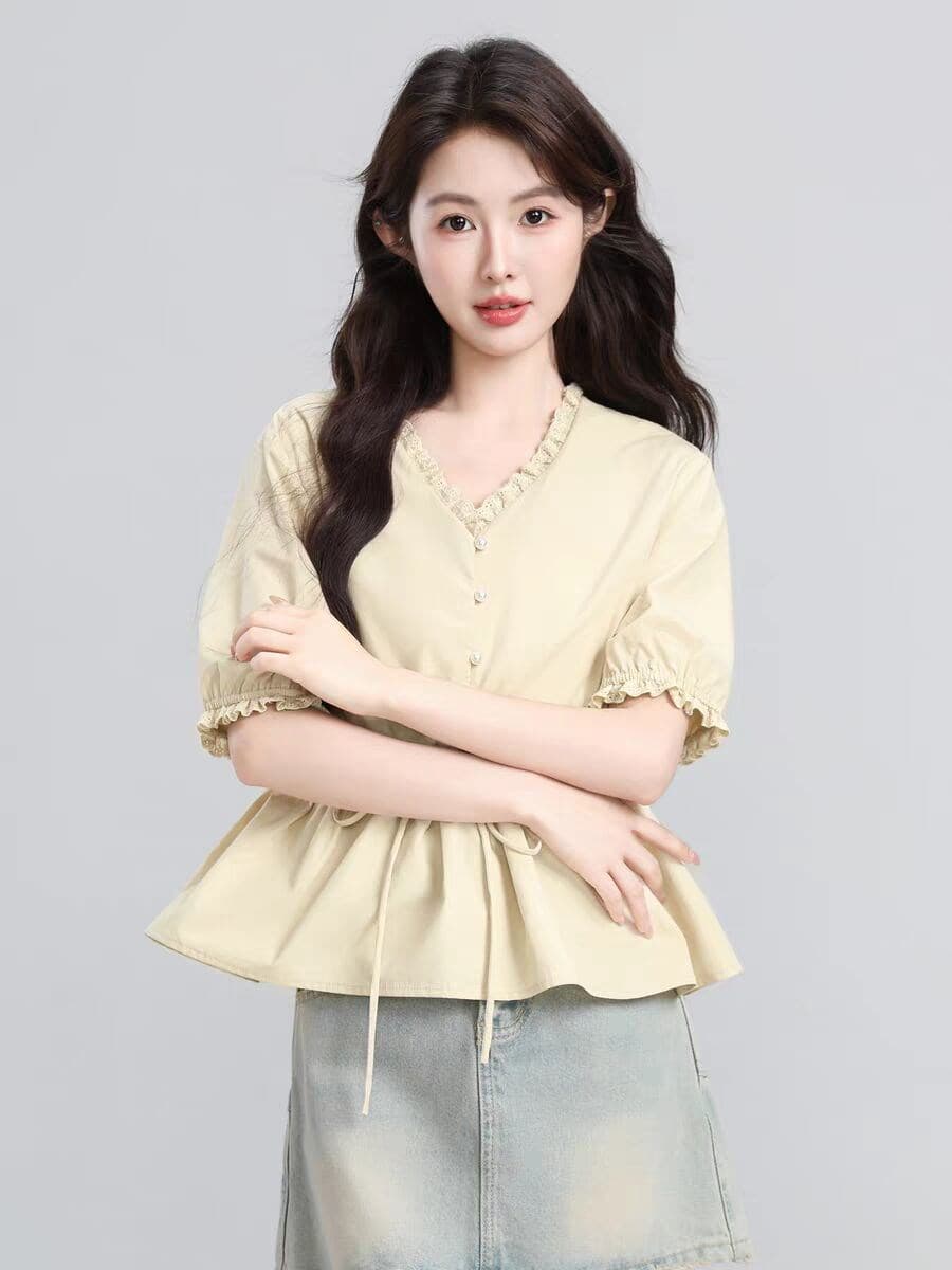 프랑스식 황색 V넥 반팔 여성 셔츠 2026 여름 새로운 레이스 측면 허리 수축 거품 소매 셔츠 쇼트 스타일 맨위 상세 이미지 1