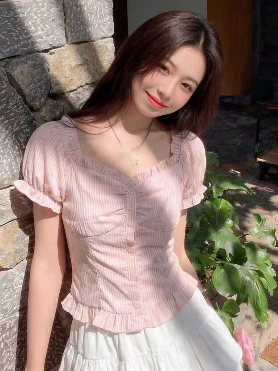 한 부서 핑크색 스트라이프 거품 소매 쇼트 스타일 맨위 여성 2026 년 여름 새로운 반팔 작은 셔츠 디자인 센스 작은 대중 이미지 3